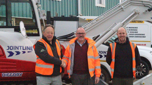 Jointline Forestry Division team with new Takeuchi TB290‑2 excavator.