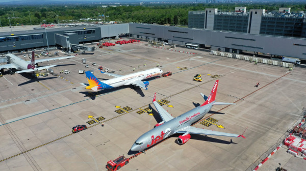 Manchester Airport Runway